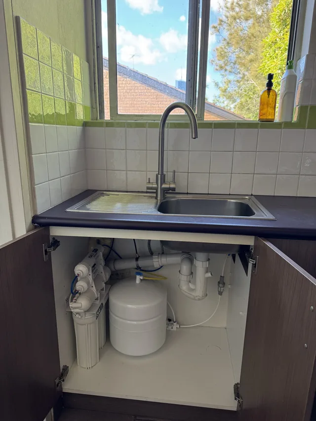 Reverse osmosis under a kitchen sink